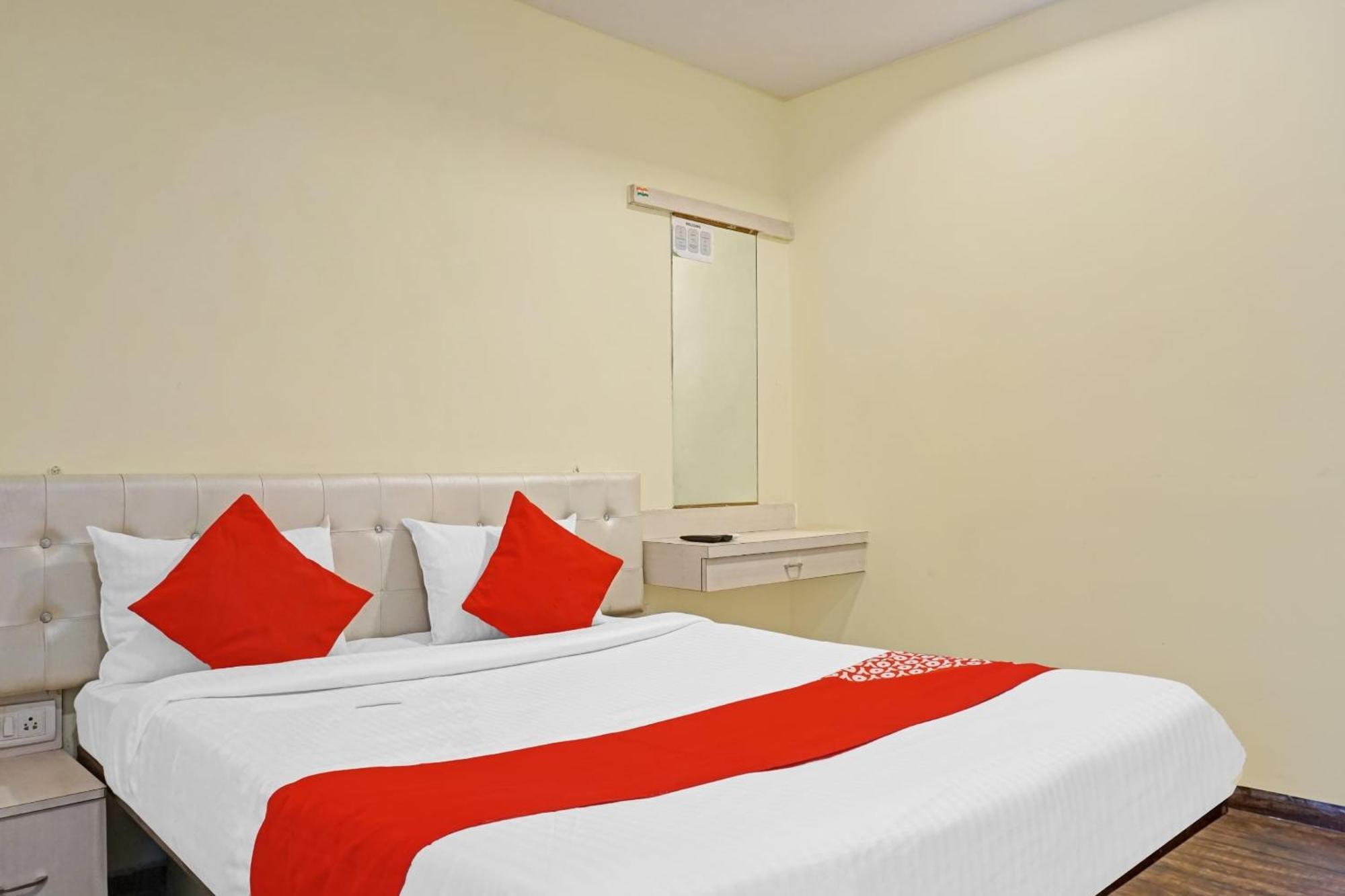 Mundhva Hotel O 24K Inn מראה חיצוני תמונה