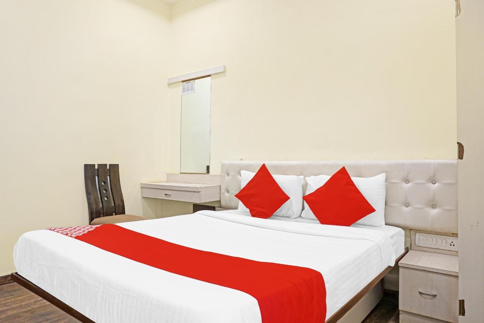 Mundhva Hotel O 24K Inn מראה חיצוני תמונה