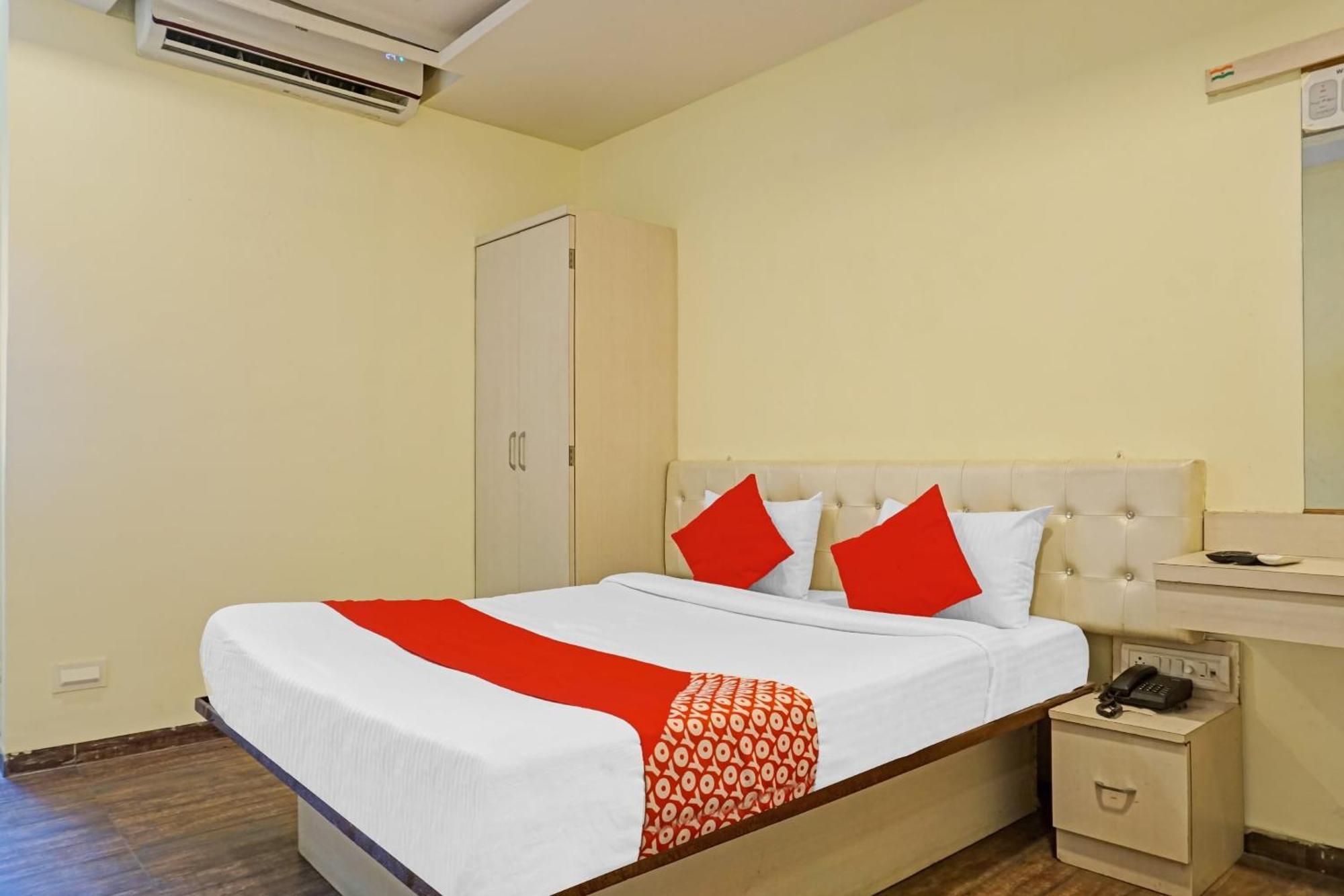 Mundhva Hotel O 24K Inn מראה חיצוני תמונה