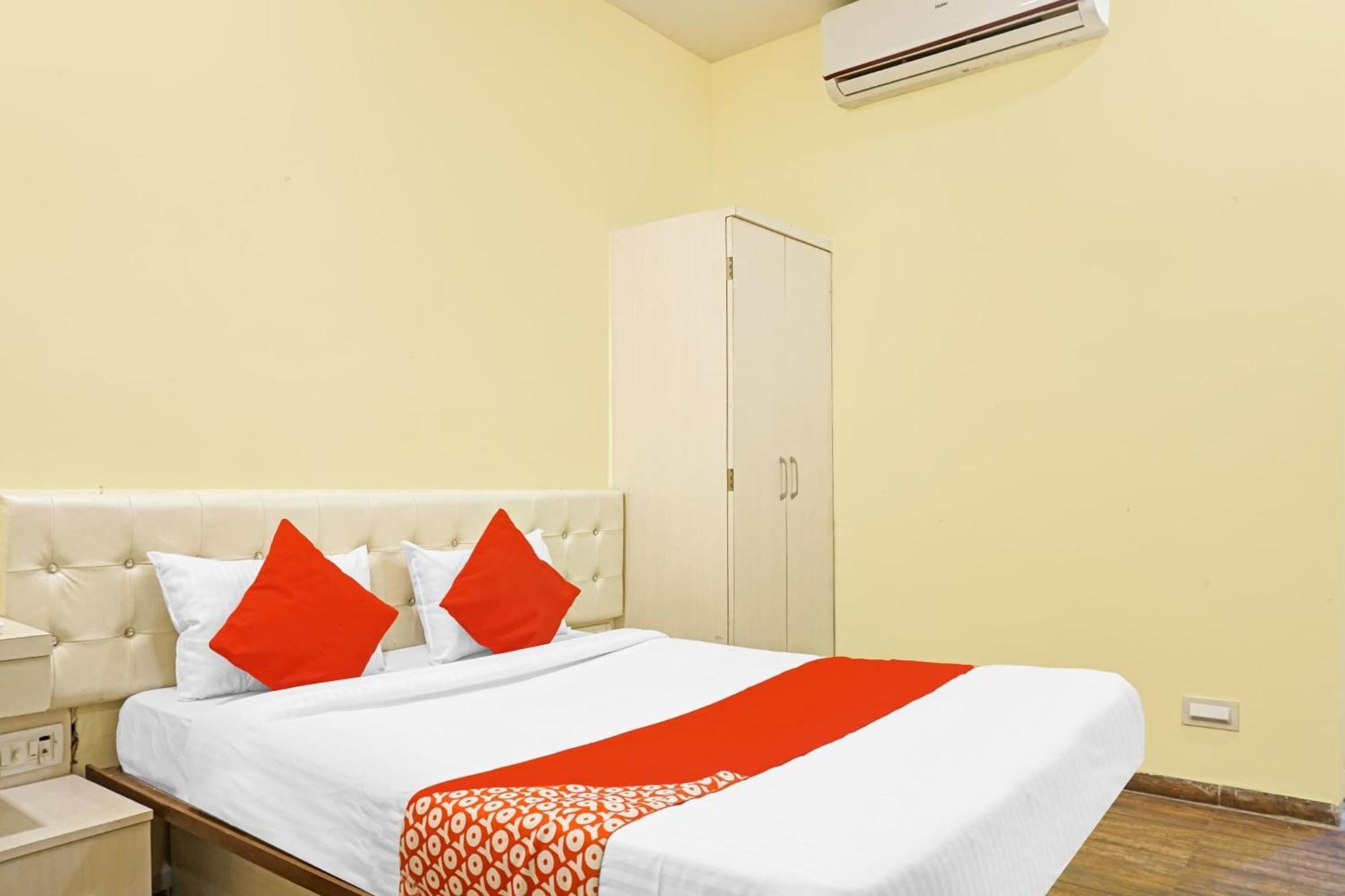 Mundhva Hotel O 24K Inn מראה חיצוני תמונה