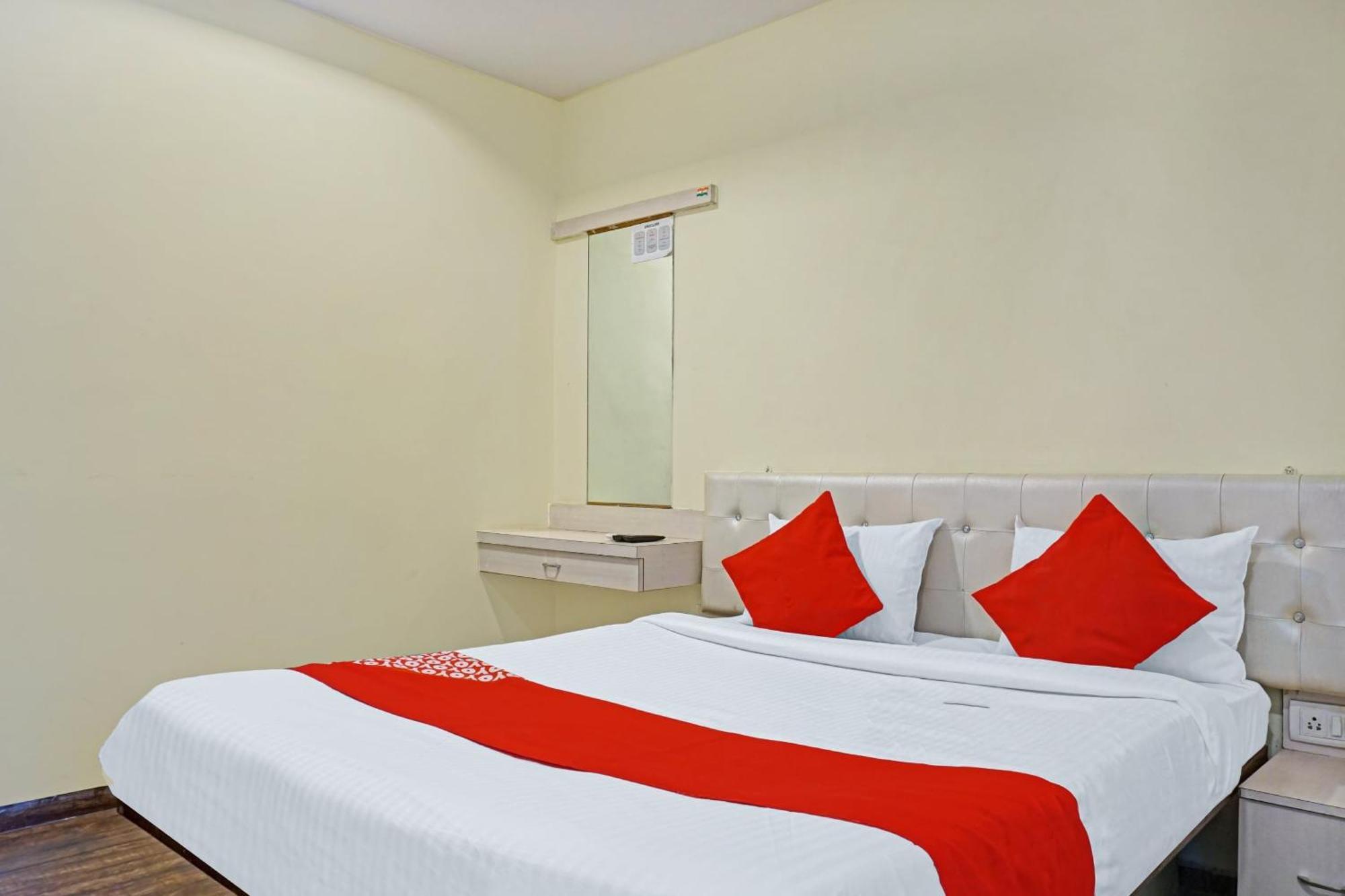 Mundhva Hotel O 24K Inn מראה חיצוני תמונה