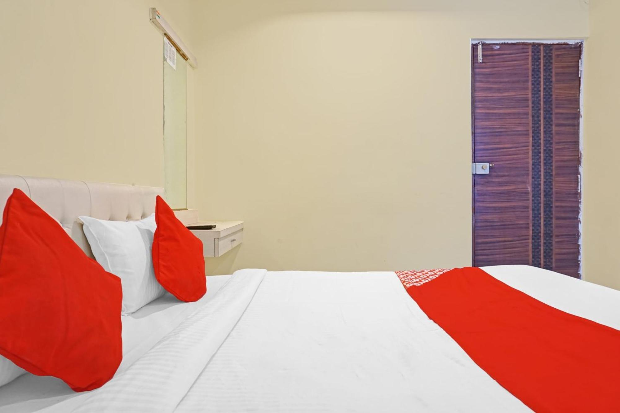 Mundhva Hotel O 24K Inn מראה חיצוני תמונה