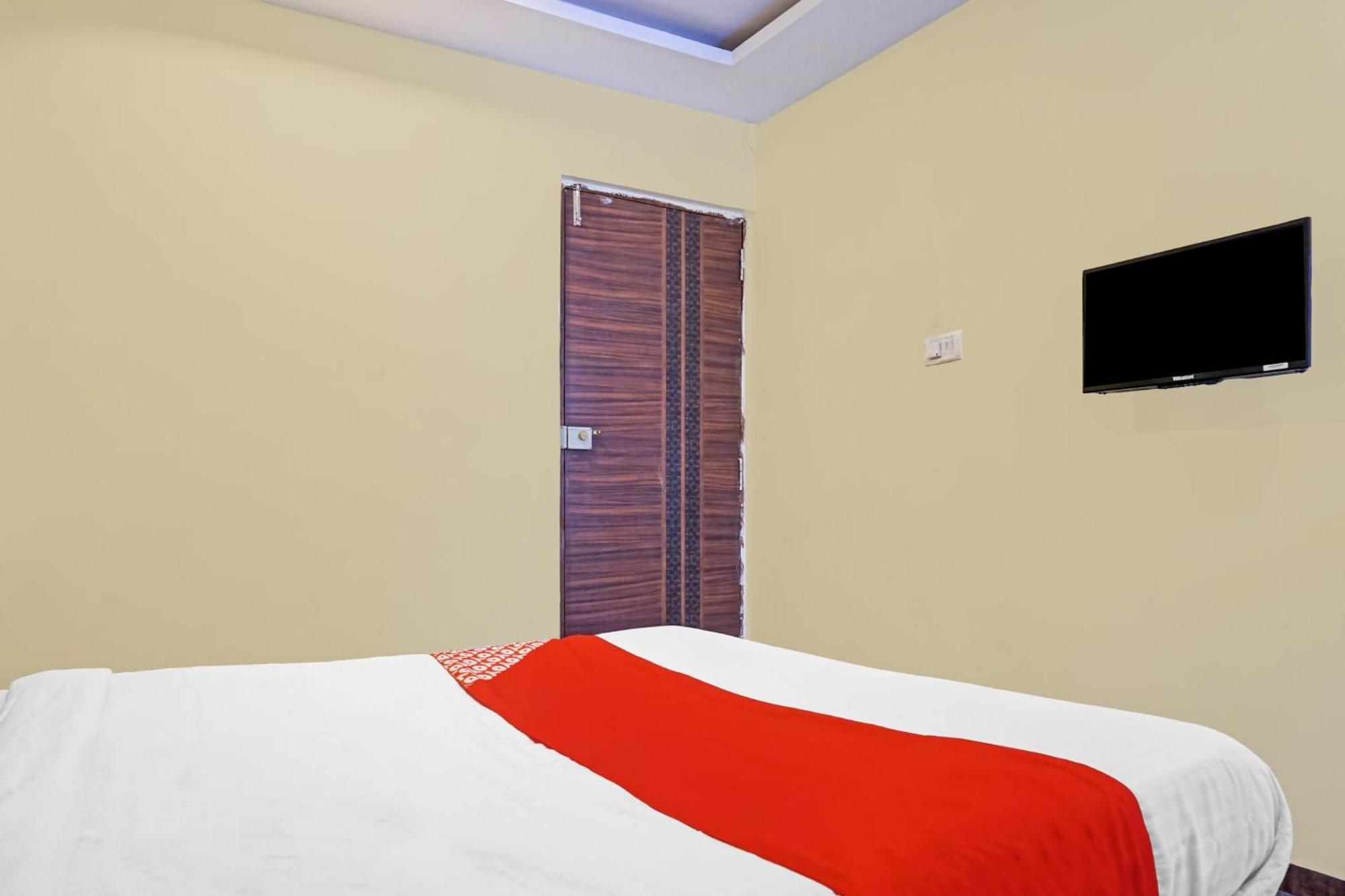 Mundhva Hotel O 24K Inn מראה חיצוני תמונה