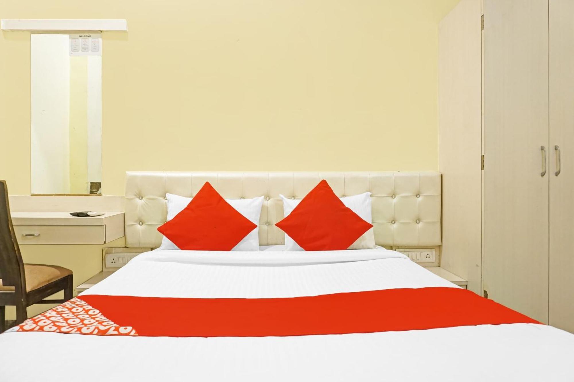 Mundhva Hotel O 24K Inn מראה חיצוני תמונה