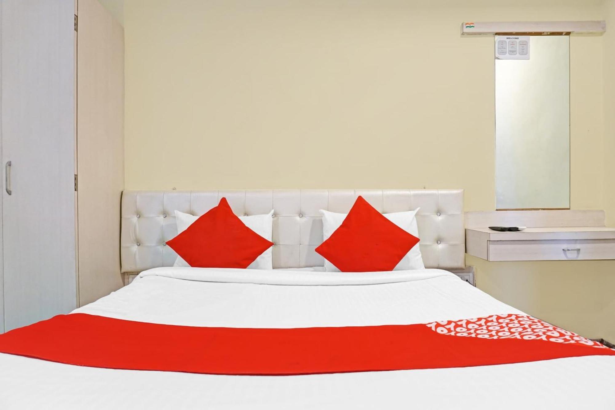 Mundhva Hotel O 24K Inn מראה חיצוני תמונה